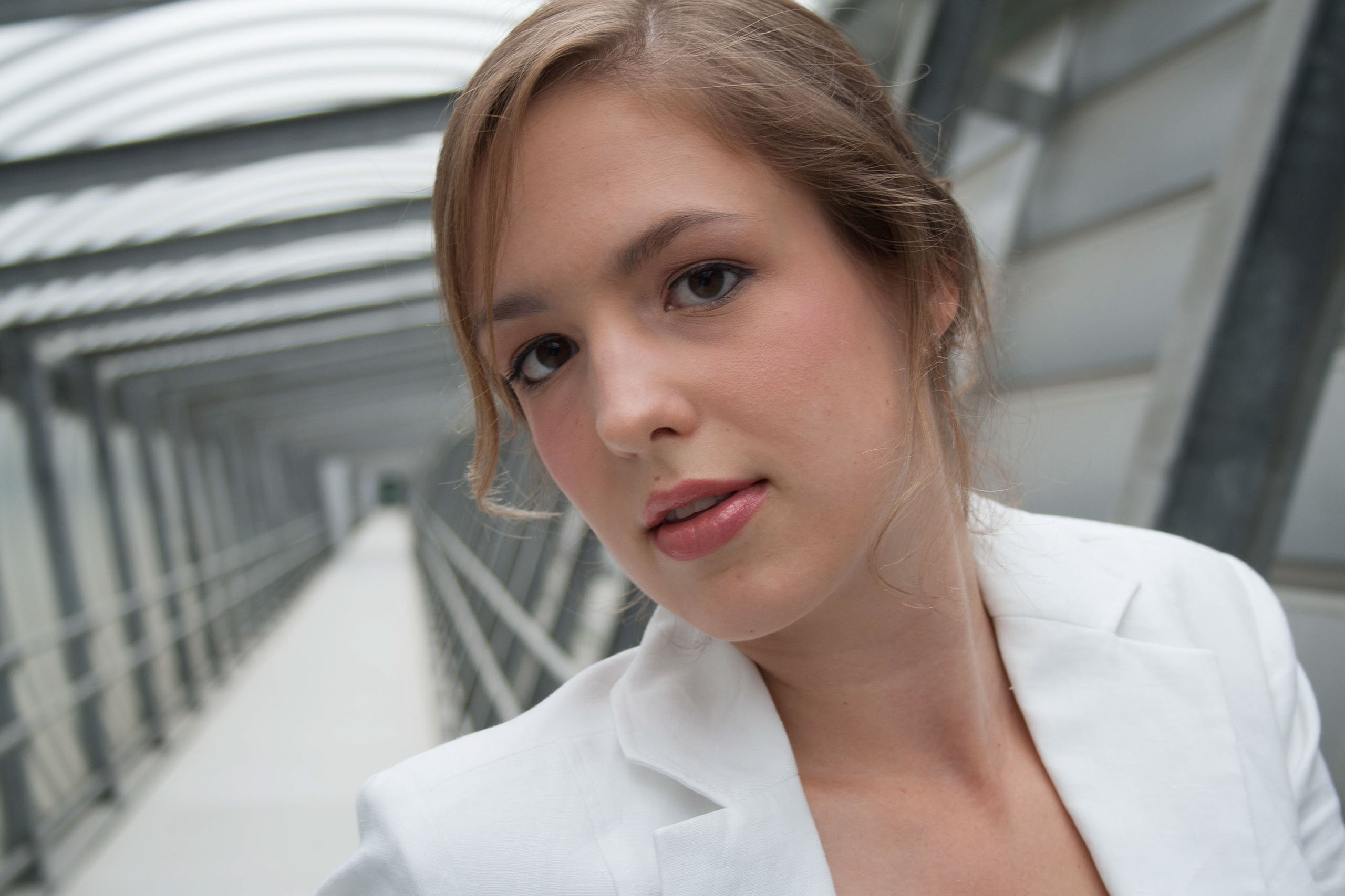 Ina im Tunnel Model-Portrait im Tunnel